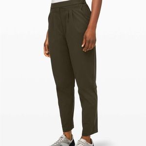Lululemon Essential High-Rise Trouser Size 8 in Dark Olive
